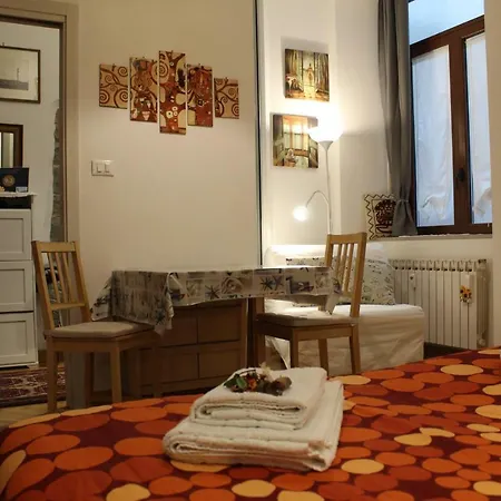 Antica Corte Apartment *